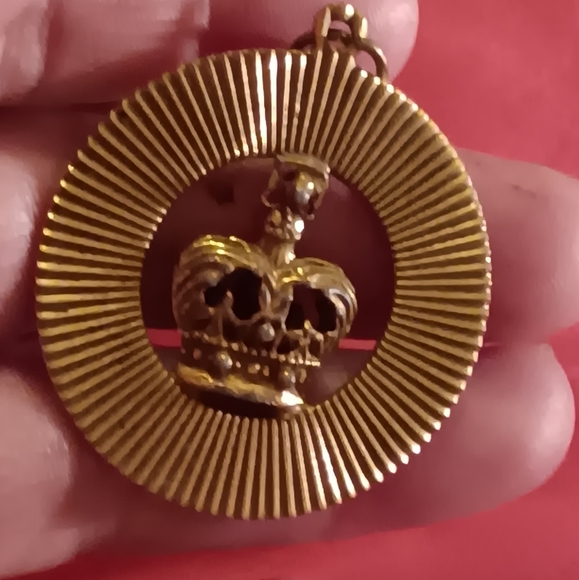 Vintage Coro Pegasus Crown Pendant - Picture 3 of 9